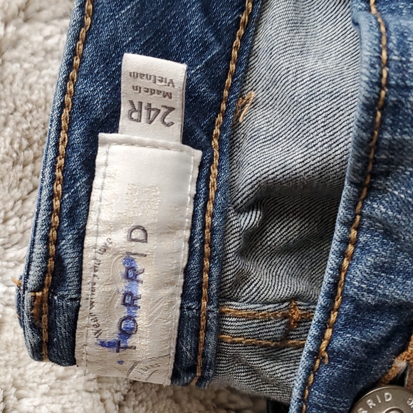 Torrid Ex Boyfriend Fit High Rise Distressed BlueJeans Size 24R Waist 45 Inches - Picture 2 of 7